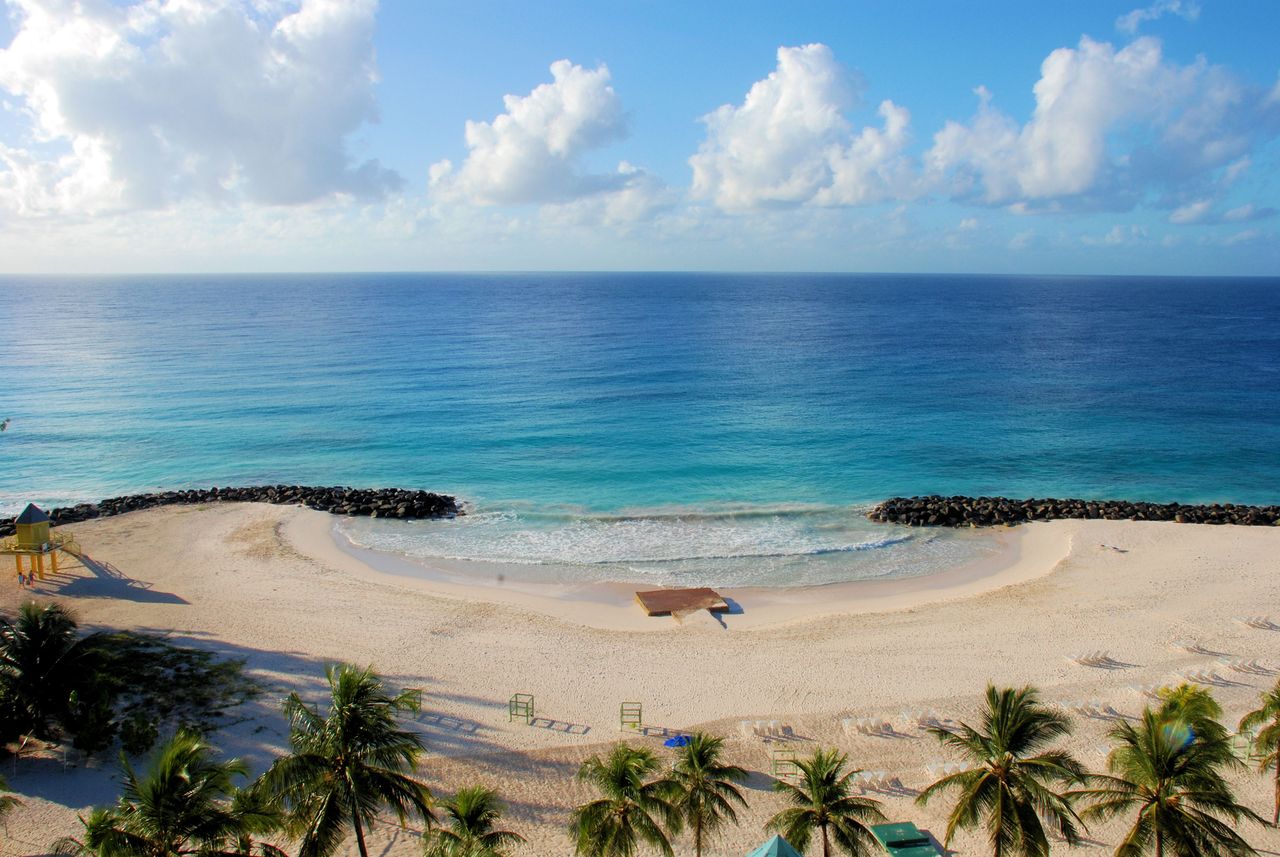 The Platinum Coast, Unhurried